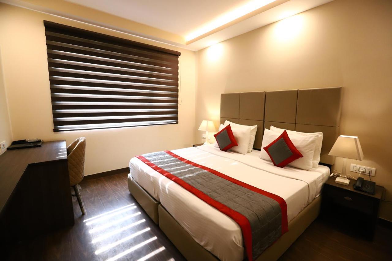 ניו דלהי Hotel Azulo Inn Bhikaji Cama Place Delhi - Couple Friendly Local Ids Accepted מראה חיצוני תמונה