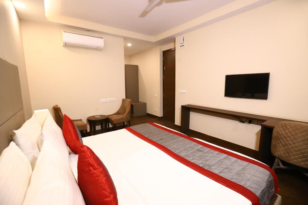 ניו דלהי Hotel Azulo Inn Bhikaji Cama Place Delhi - Couple Friendly Local Ids Accepted מראה חיצוני תמונה