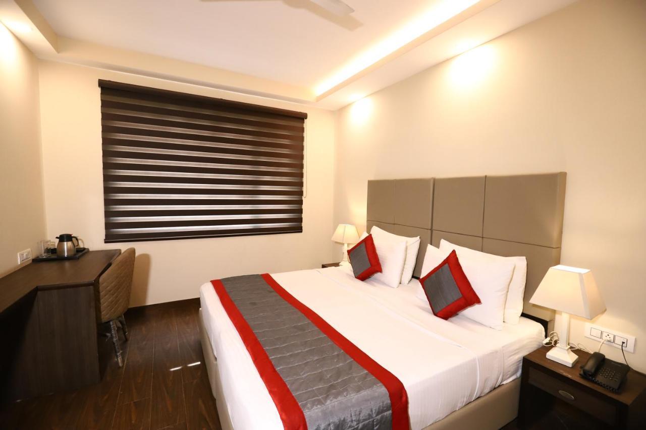 ניו דלהי Hotel Azulo Inn Bhikaji Cama Place Delhi - Couple Friendly Local Ids Accepted מראה חיצוני תמונה