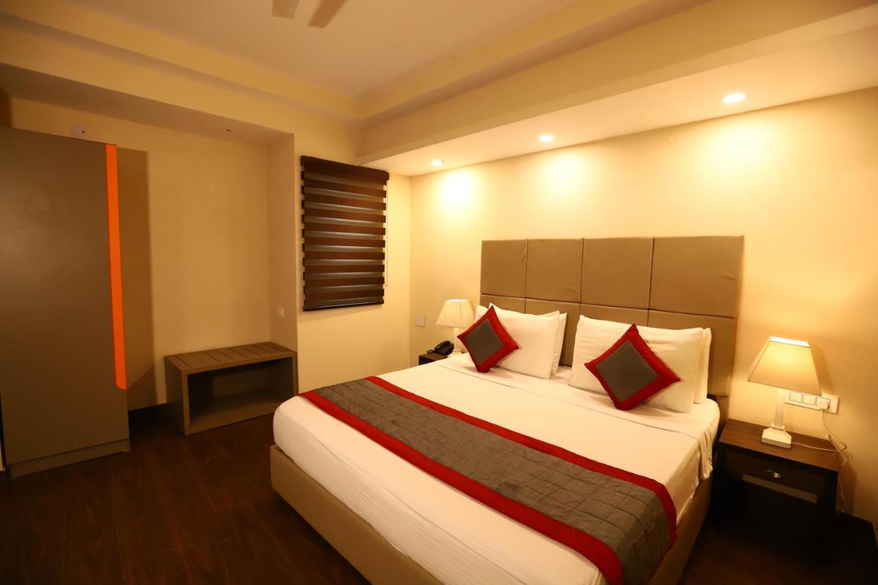 ניו דלהי Hotel Azulo Inn Bhikaji Cama Place Delhi - Couple Friendly Local Ids Accepted מראה חיצוני תמונה