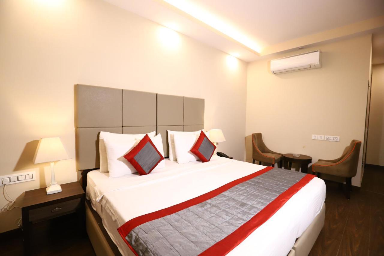 ניו דלהי Hotel Azulo Inn Bhikaji Cama Place Delhi - Couple Friendly Local Ids Accepted מראה חיצוני תמונה